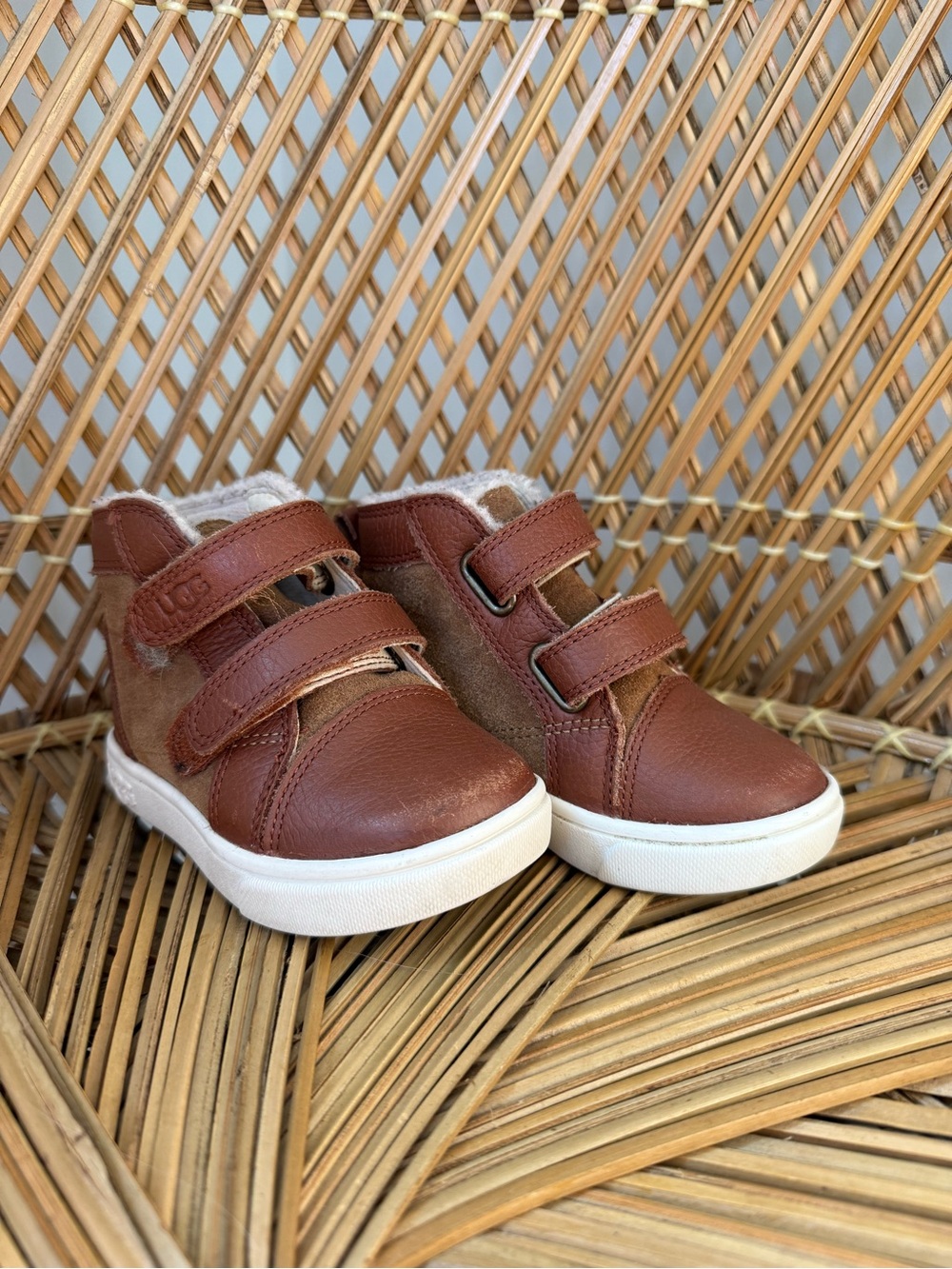 UGG Toddler Leather High Top Sneakers Brown Shearling Velcro Size 6